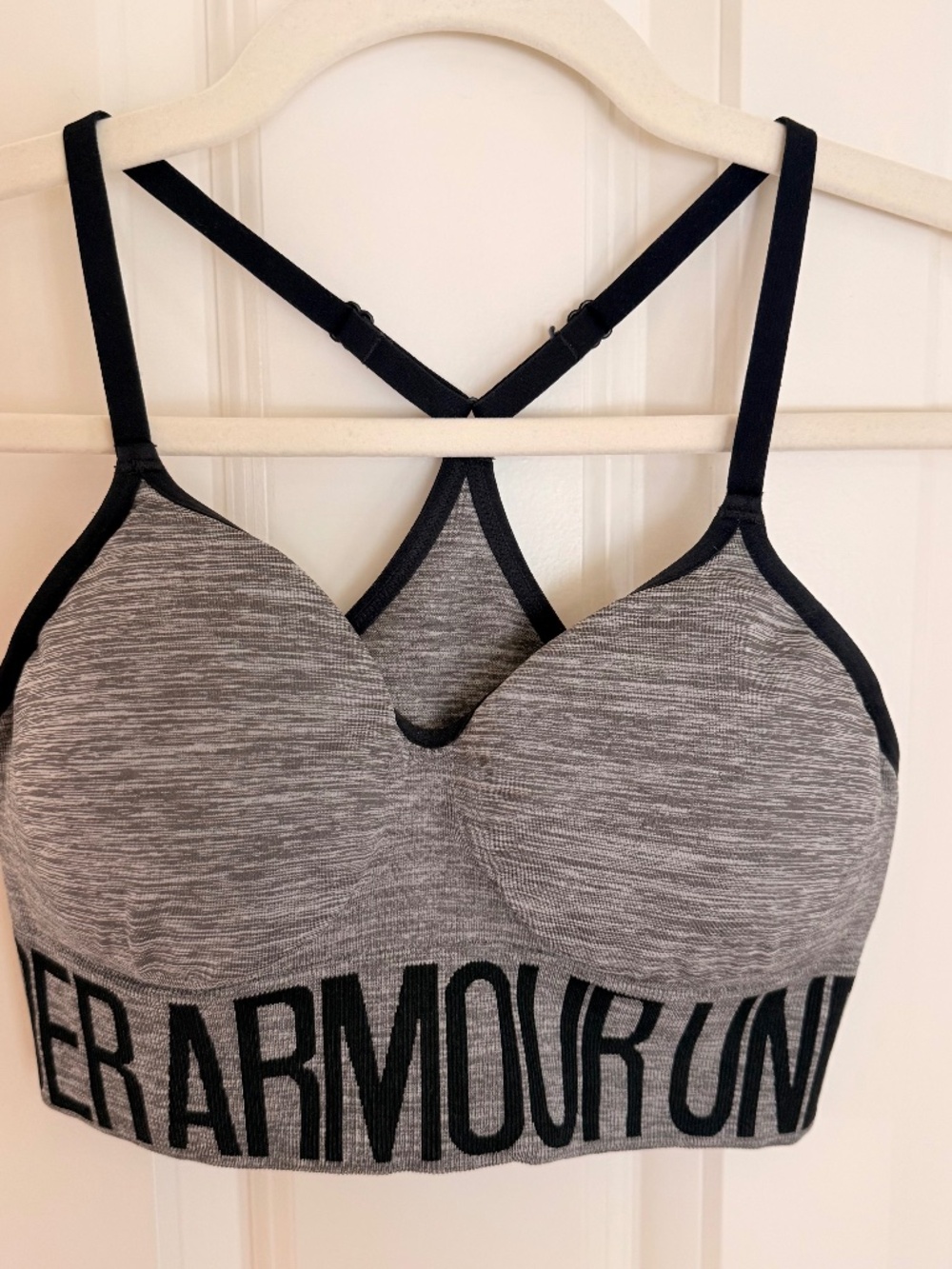 Under Armour sports bra with removable pads Medium